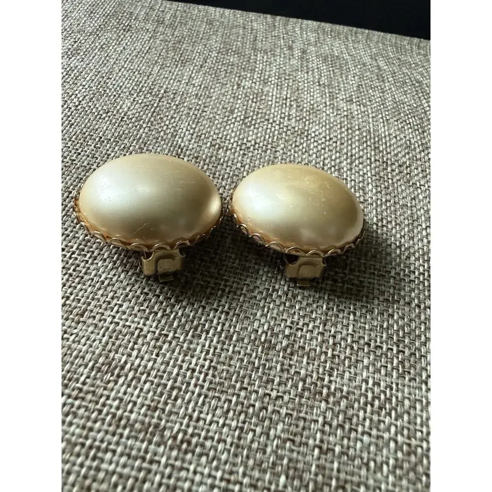 Emmons button clip